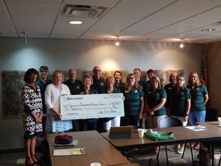 Lake City Bank Donates To Community Foundation Of Pulaski County 